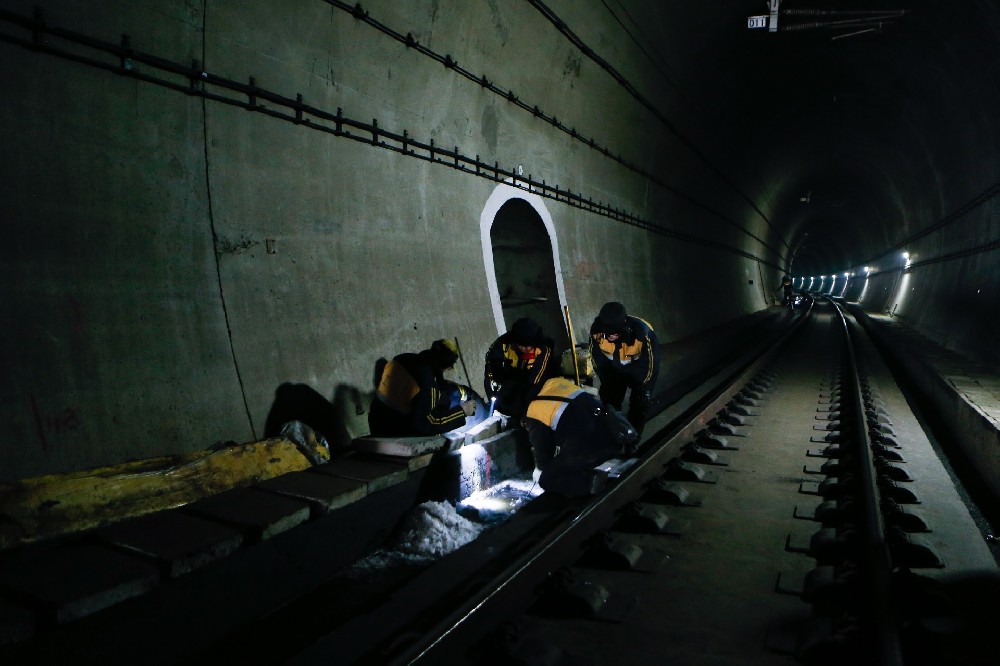 古浪铁路运营隧道病害现状